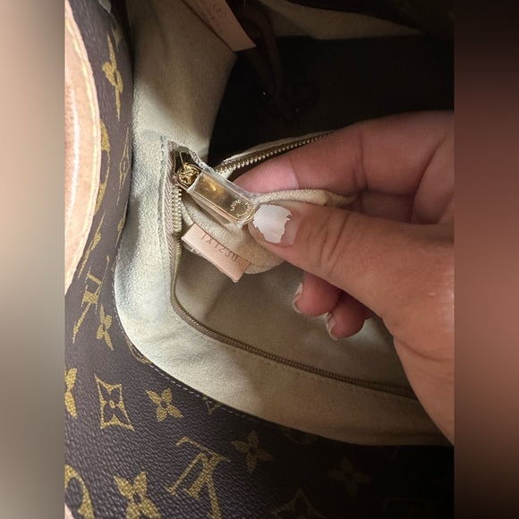 Stunning MM artsy Louis Vuitton tote selling for friend she’s firm on price - Picture 12 of 16